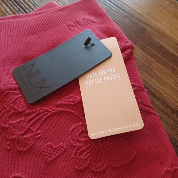 NUX Bouquet Leggings Love Red Size S NWT Floral Heart Pattern RARE - Picture 7 of 8